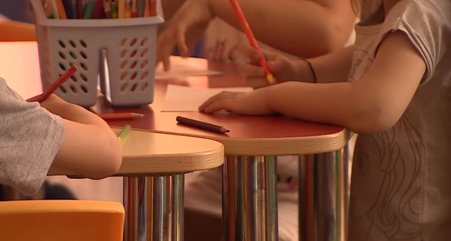 INTERVIU Educatoare de la o grădiniță din Brașov: Doar cine nu a vrut, nu a făcut eforturi de adaptare / Faptul că nu există contact direct este un lucru greu pentru toți INTERVIU Educatoare de la o grădiniță din Brașov: Doar cine nu a vrut, nu a făcut eforturi de adaptare / Faptul că nu există contact direct este un lucru greu pentru toți