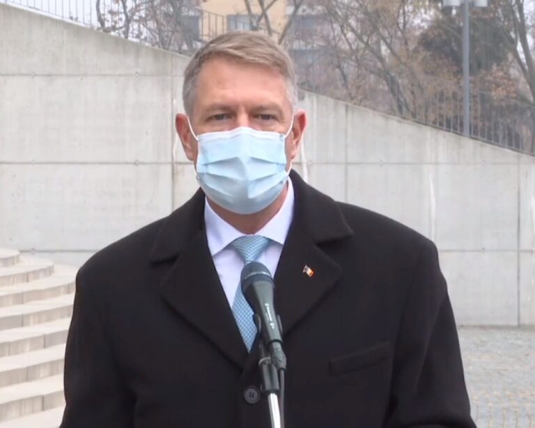 Klaus Iohannis, vizită la DSP Arena Națională: Până anul viitor, să terminam de tot cu pandemia / Vom continua cu explicațiile publice cu privire la vaccinare