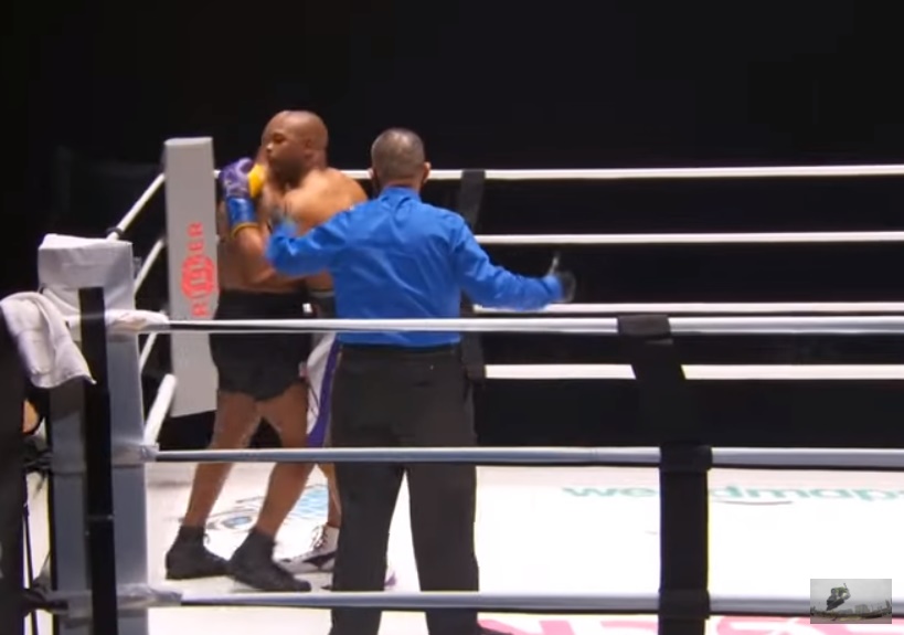 VIDEO Mike Tyson, înapoi în ring după 15 ani / Egal surprinzător într-un meci caritabil VIDEO Mike Tyson, înapoi în ring după 15 ani / Egal surprinzător într-un meci caritabil