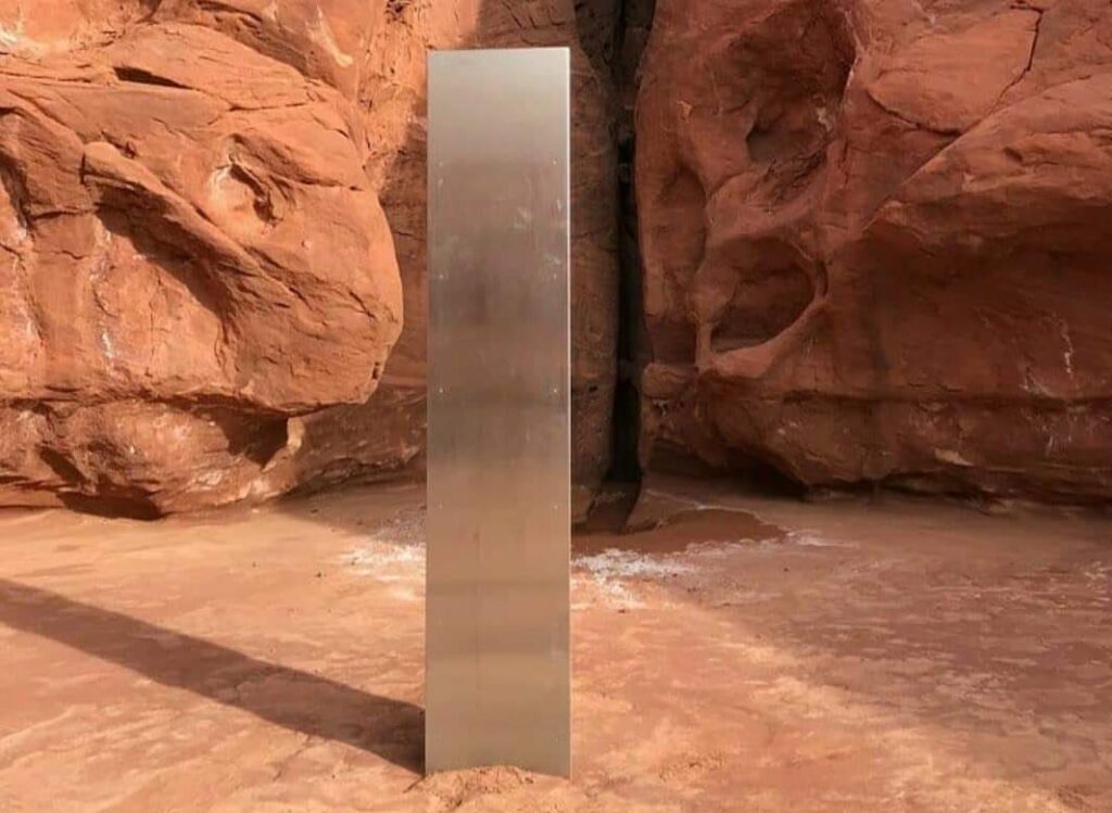 Monolit misterios descoperit într-o regiune izolată din Utah Monolit misterios descoperit într-o regiune izolată din Utah
