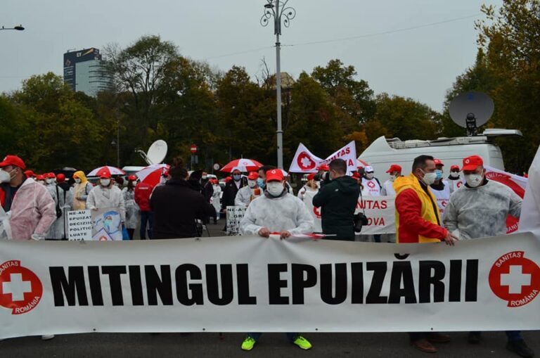 Sindicaliştii SANITAS – protest în faţa Guvernului