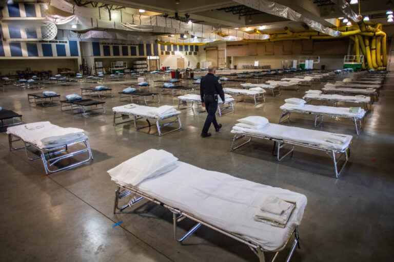 Mai sunt doar 80 de paturi la ATI în toată țara / Medicii cer restricții mai dure