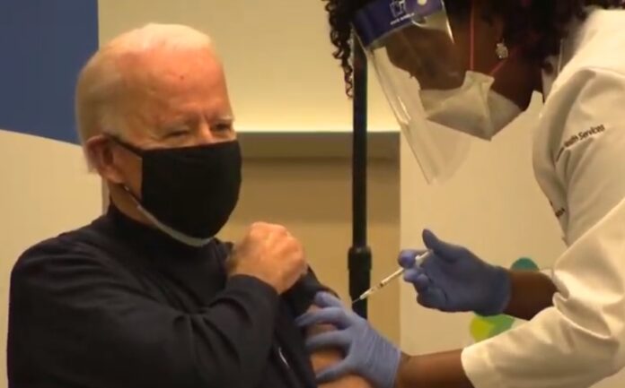 Biden s-a vaccinat Biden s-a vaccinat