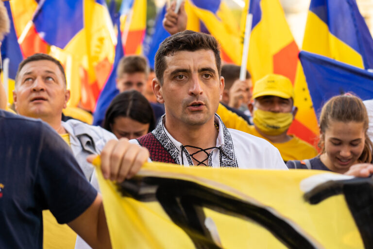 George Simion (AUR) la Alba Iulia: Nu lăsăm Guvernul să interzică sărbătorile naționale și creștine, să închidă afacerile și piețele