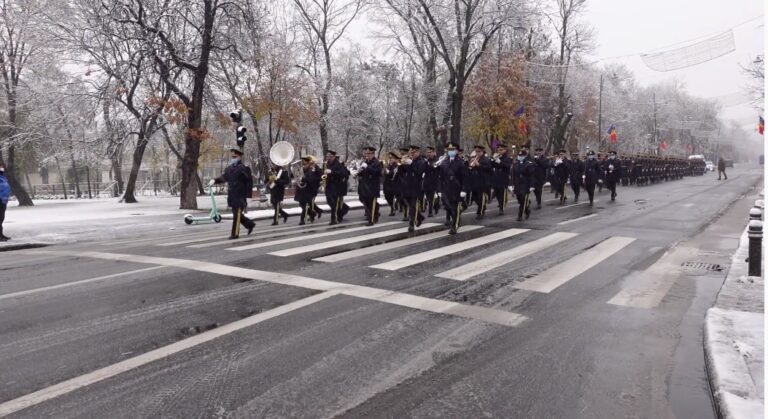 Parada de 1 Decembrie: Cum s-a desfășurat pe timp de pandemie / Festivitate de doar jumătate de oră la Arcul de Triumf