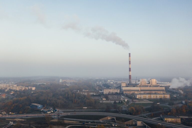 Liderii UE au stabilit un obiectiv de 55% pentru reducerea emisiilor de CO2