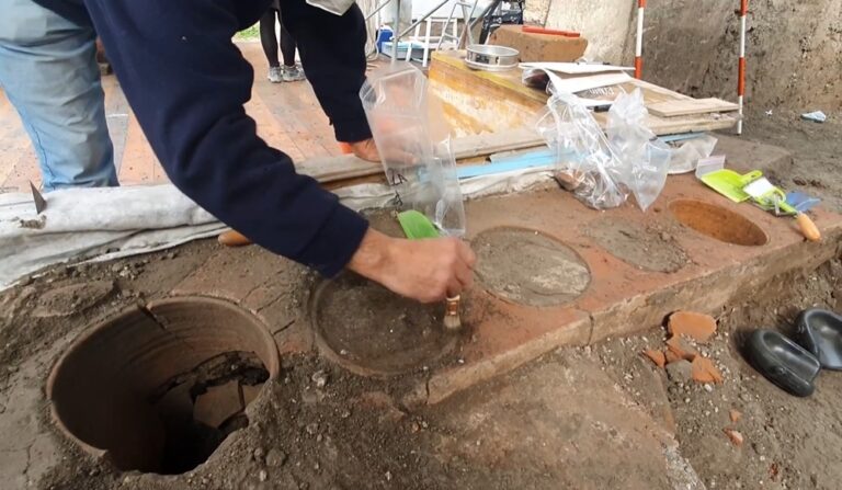 ”Fast-food” stradal tipic Romei Antice, descoperit intact la Pompei