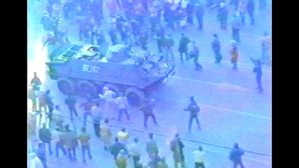 Cronica unei revoluții furate (8). 21 Decembrie 1989. Noaptea cea mai lungă a României. Bucureștiul se ridică și rezistă sub gloanțe Cronica unei revoluții furate (8). 21 Decembrie 1989. Noaptea cea mai lungă a României. Bucureștiul se ridică și rezistă sub gloanțe
