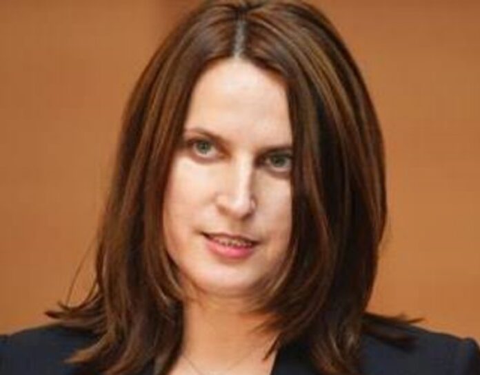 Beatrice Mahler Beatrice Mahler, familie, unii membri se infecteaza, altii nu,