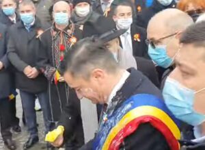 Chirica, improscat cu iaurt