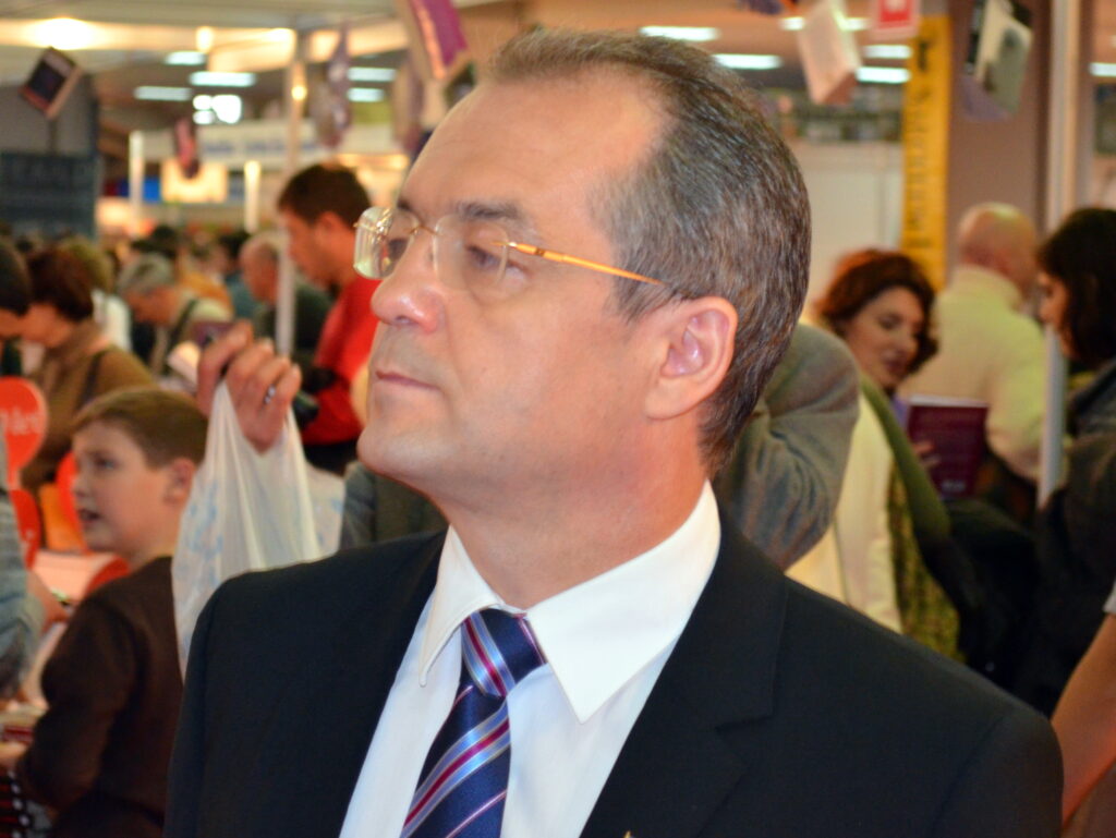 Emil Boc: OUG privind centrele de vaccinare, o sfidare la adresa primăriilor / Explicațiile ministrului Sănătății nu ne satisfac / Nu este vorba de un război în coaliție, e vorba de respect instituțional Emil Boc: OUG privind centrele de vaccinare, o sfidare la adresa primăriilor / Explicațiile ministrului Sănătății nu ne satisfac / Nu este vorba de un război în coaliție, e vorba de respect instituțional