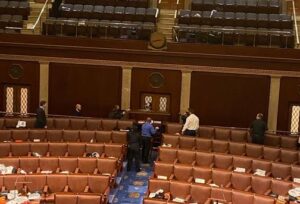 Gaze lacrimogene si focuri de arma in Congres