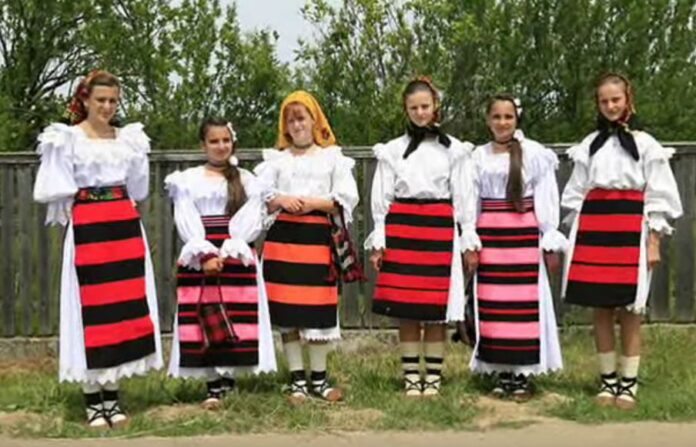 port popular, costume populare, maramures