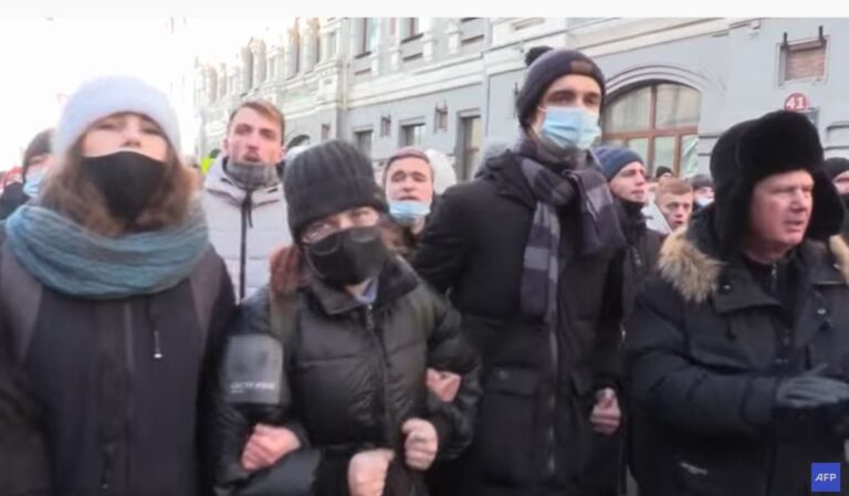 Proteste în Rusia: Peste 40 de mii de oameni în stradă la Moscova pentru Navalnîi/ Sute de arestări