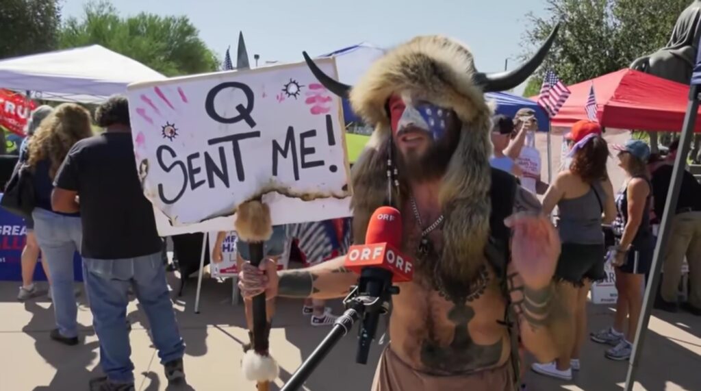 Jake Angeli, arestat, Qanon saman