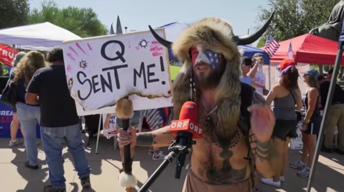 Jake Angeli, arestat, Qanon saman