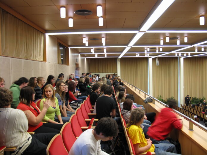 Studenti Studenti, Irlanda, Suedia, universitati, gratuitati