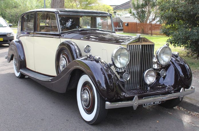 1938_Rolls-Royce_Wraith_sedan_(26963238950)_(cropped)