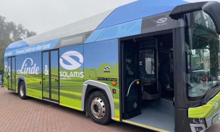 Autobuz alimentat cu hidrogen este testat cu pasageri