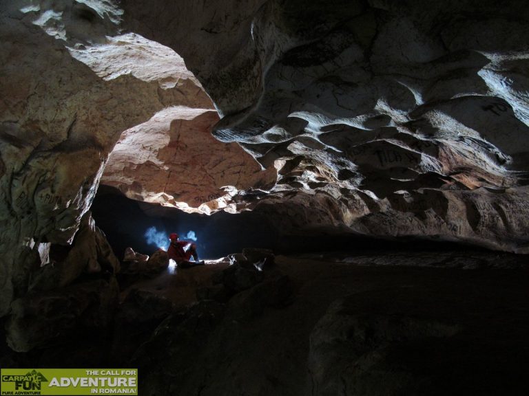 Peștera Stracoș este unică în lume