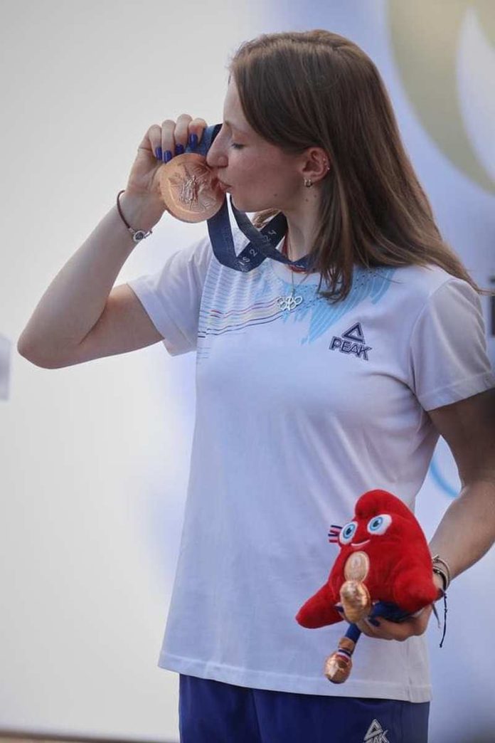 Ana Maria Barbosu cu medalia olimpica - FOTO Facebook FRG