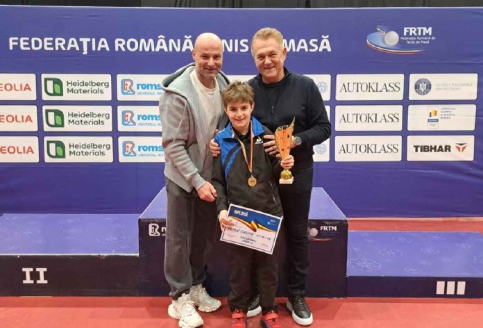 Vladimir Filimon cu tatal Andrei Filimon si bunicul Cristinel Romanescu - FOTO FRTM