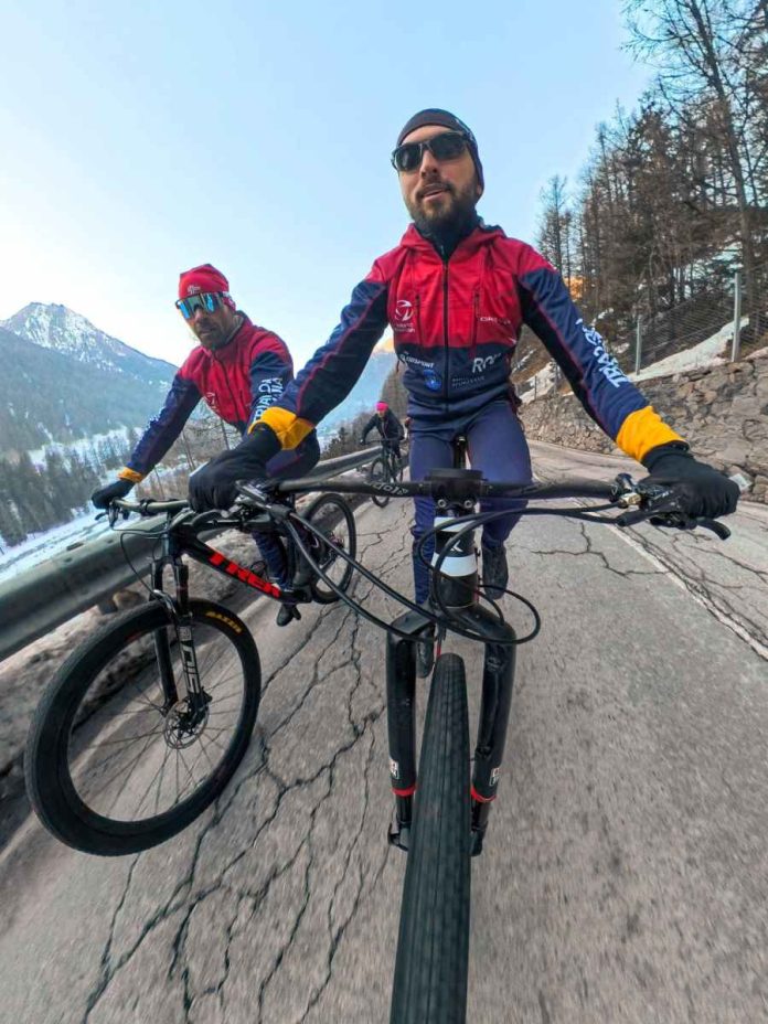 Robert Tamirjan pe bicicletă