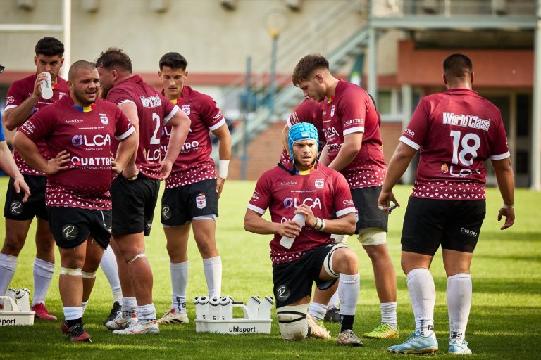Se vopsește blond dacă Rapid ia din nou titlul la rugby în 7!