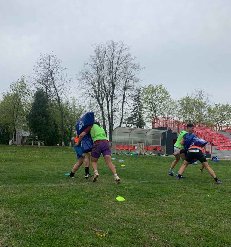 El e rugbystul care a jucat pentru o echipă din Noua Zeelenadă! El e rugbystul care a jucat pentru o echipă din Noua Zeelenadă!