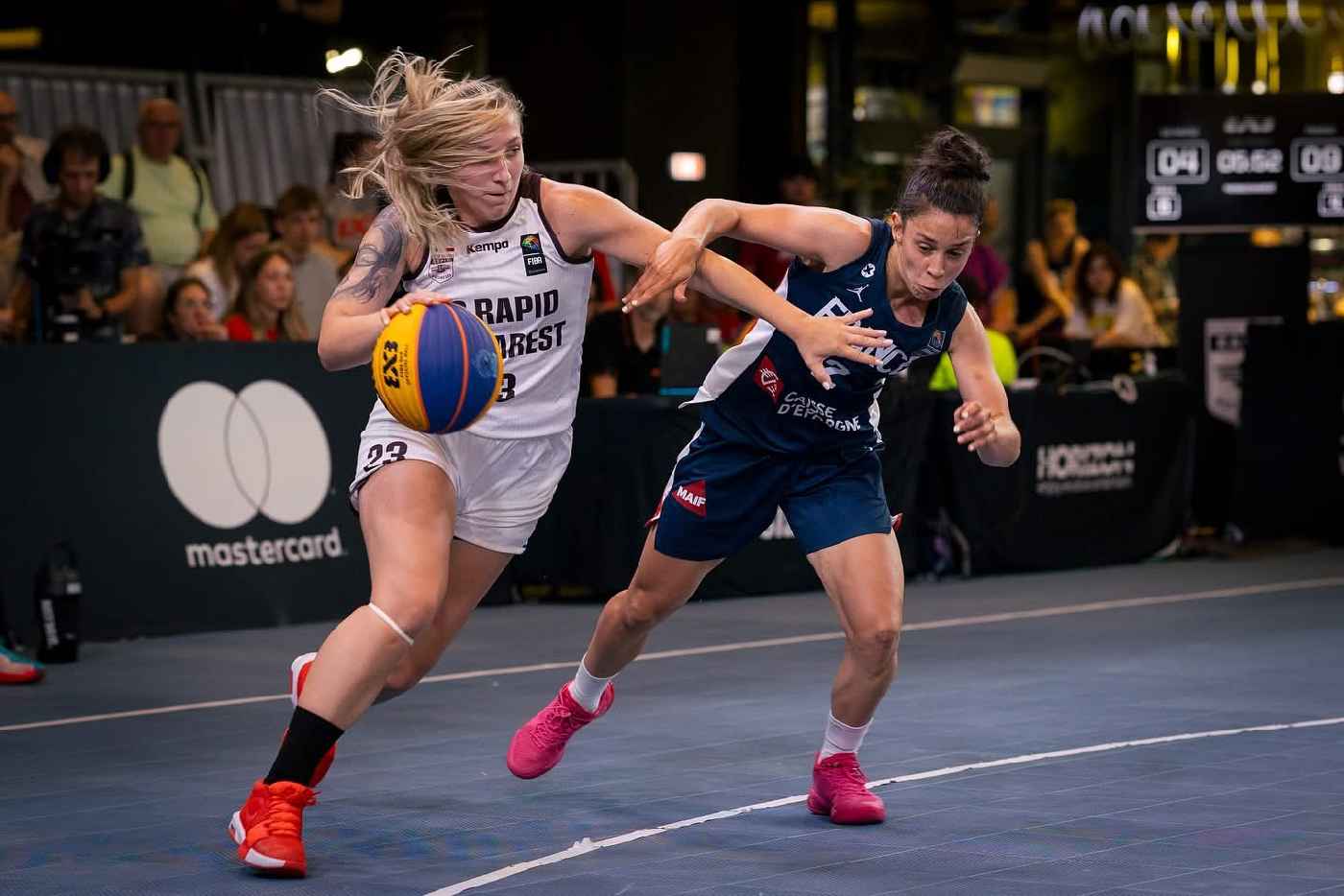 Rapidistele, driblinguri printre magazine până în semifinale! Rapidistele, driblinguri printre magazine până în semifinale!