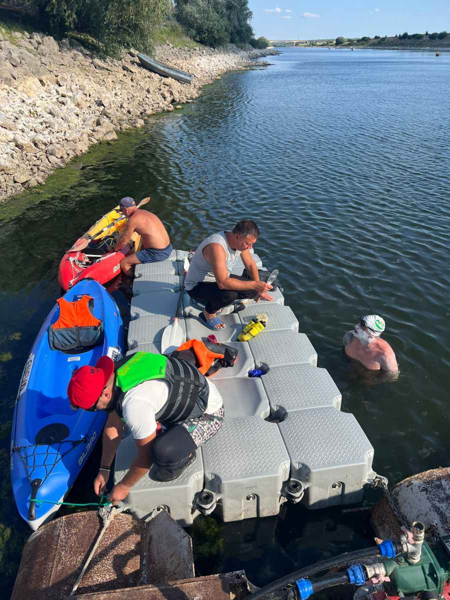 A înotat 3 zile și 3 nopți în scop caritabil! A înotat 3 zile și 3 nopți în scop caritabil!