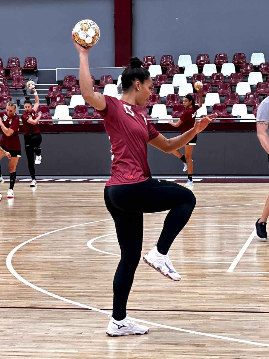 Eliza Buceschi, ghid prin București pentru noile coechipiere de la Rapid