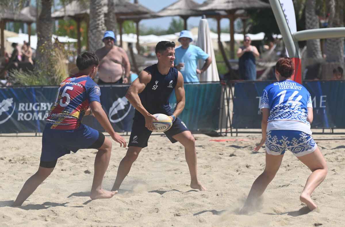 „Stejarii”, între Cupa Mondială și castelele de nisip