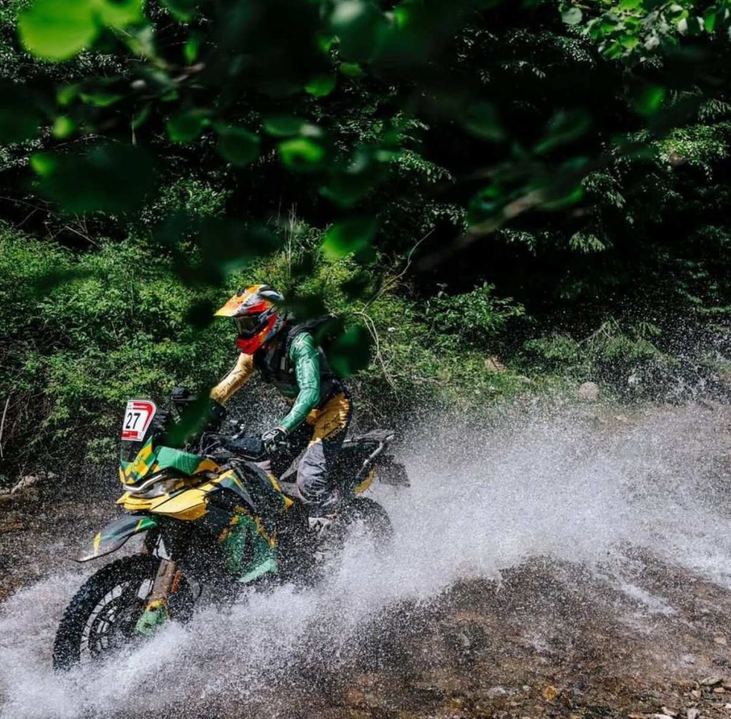 De la viteză în coastă și enduro la manșa avioanelor! De la viteză în coastă și enduro la manșa avioanelor!