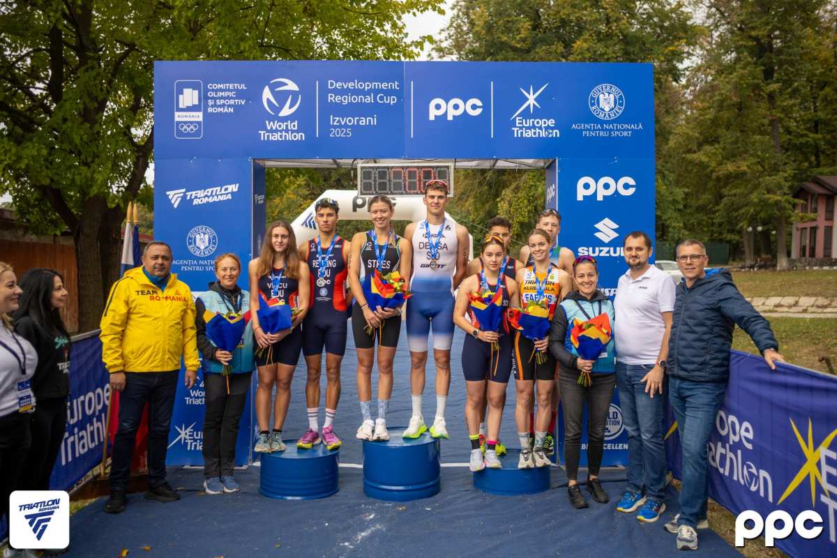 Trage cu pistolul de la 10 m, dar e și campioană la triatlon