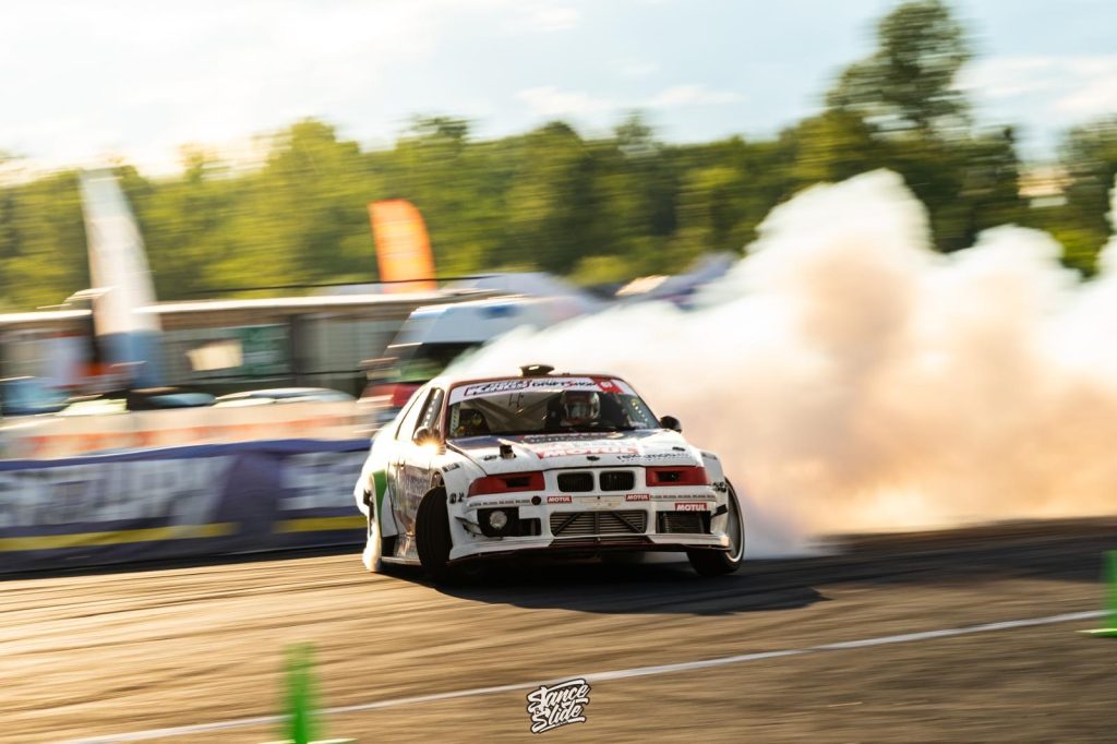 „Regina Driftului” blocată în Emirate!